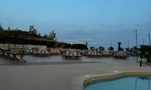 חתונה גדולה עם בריכה בקפריסין