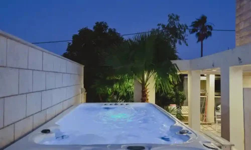 מקום לאירוע עם בריכה מחוממת