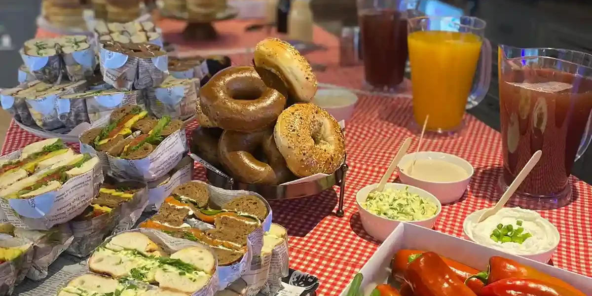 מגשי אירוח לאירוע חברה