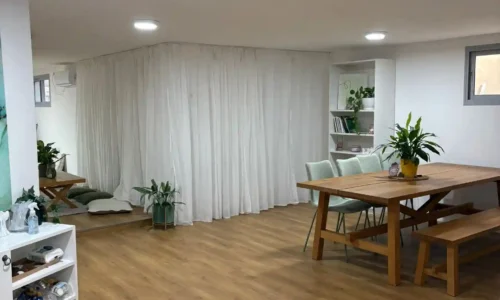 מקום למפגש קטן בשרון