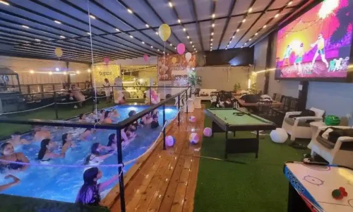 מקום ליום הולדת עם בריכה